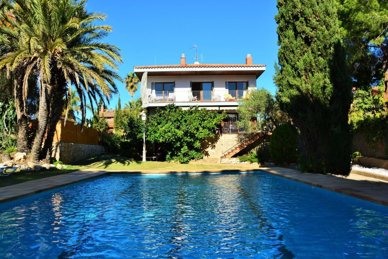 Villa Sitges El Ranch Amaizing Outdoor Areas Beaches At 5 Minutes Walk Sitges At 15 Min Drive Ac Pool Jacuzzi & Garden Xxl 카라펠 외부 사진