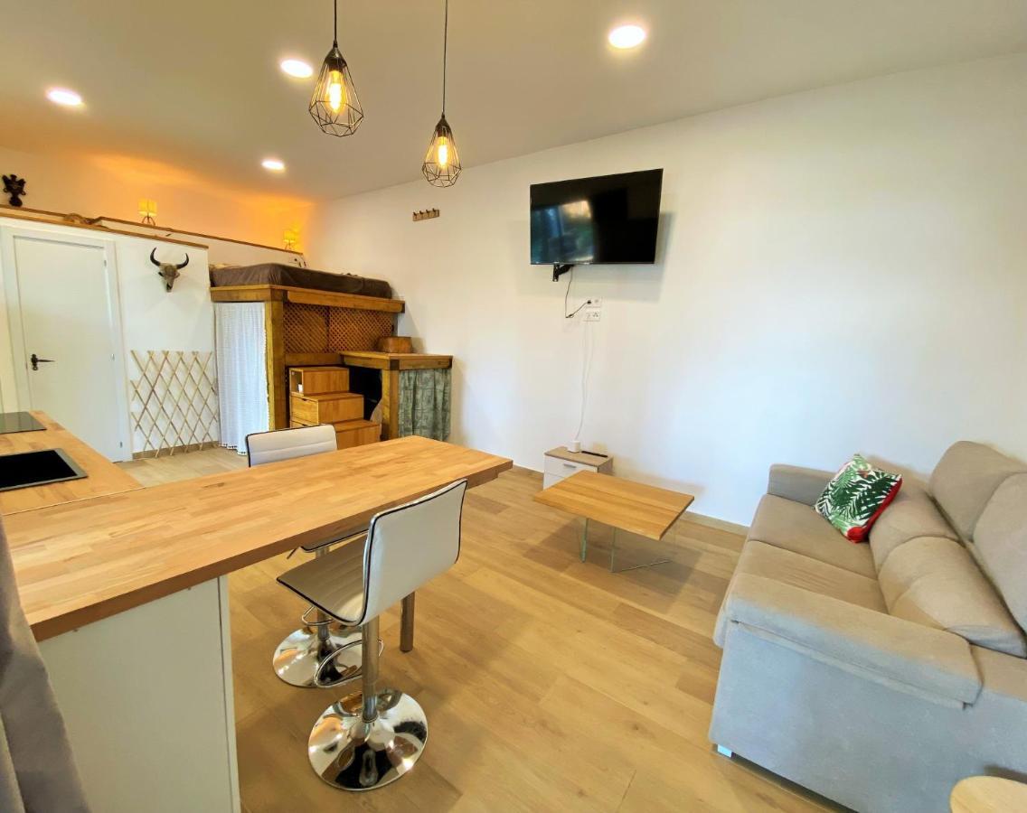 Villa Sitges El Ranch Amaizing Outdoor Areas Beaches At 5 Minutes Walk Sitges At 15 Min Drive Ac Pool Jacuzzi & Garden Xxl 카라펠 외부 사진