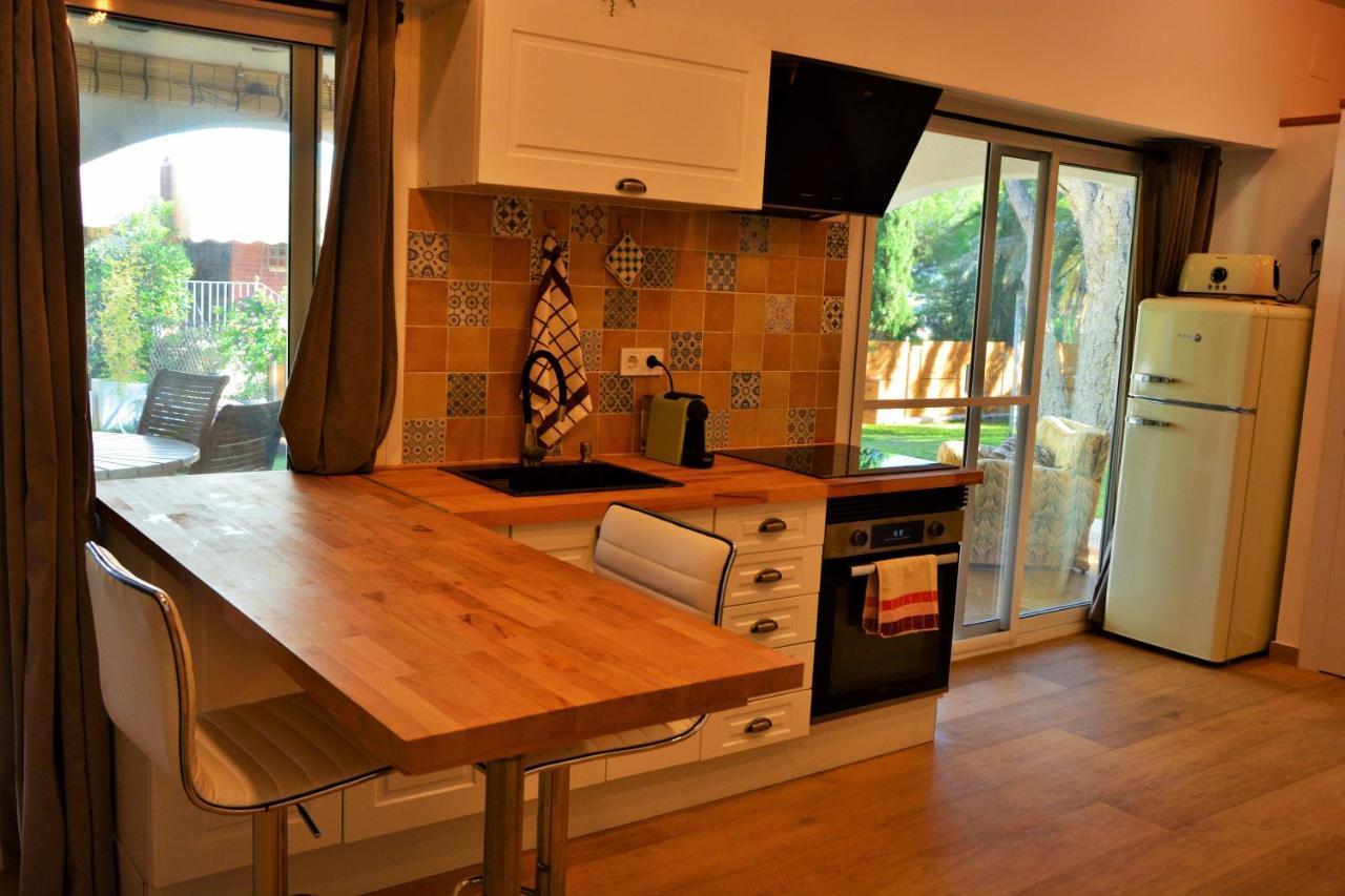Villa Sitges El Ranch Amaizing Outdoor Areas Beaches At 5 Minutes Walk Sitges At 15 Min Drive Ac Pool Jacuzzi & Garden Xxl 카라펠 외부 사진