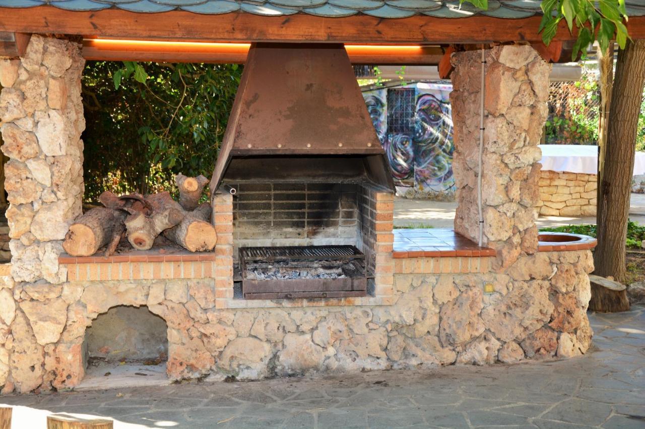 Villa Sitges El Ranch Amaizing Outdoor Areas Beaches At 5 Minutes Walk Sitges At 15 Min Drive Ac Pool Jacuzzi & Garden Xxl 카라펠 외부 사진