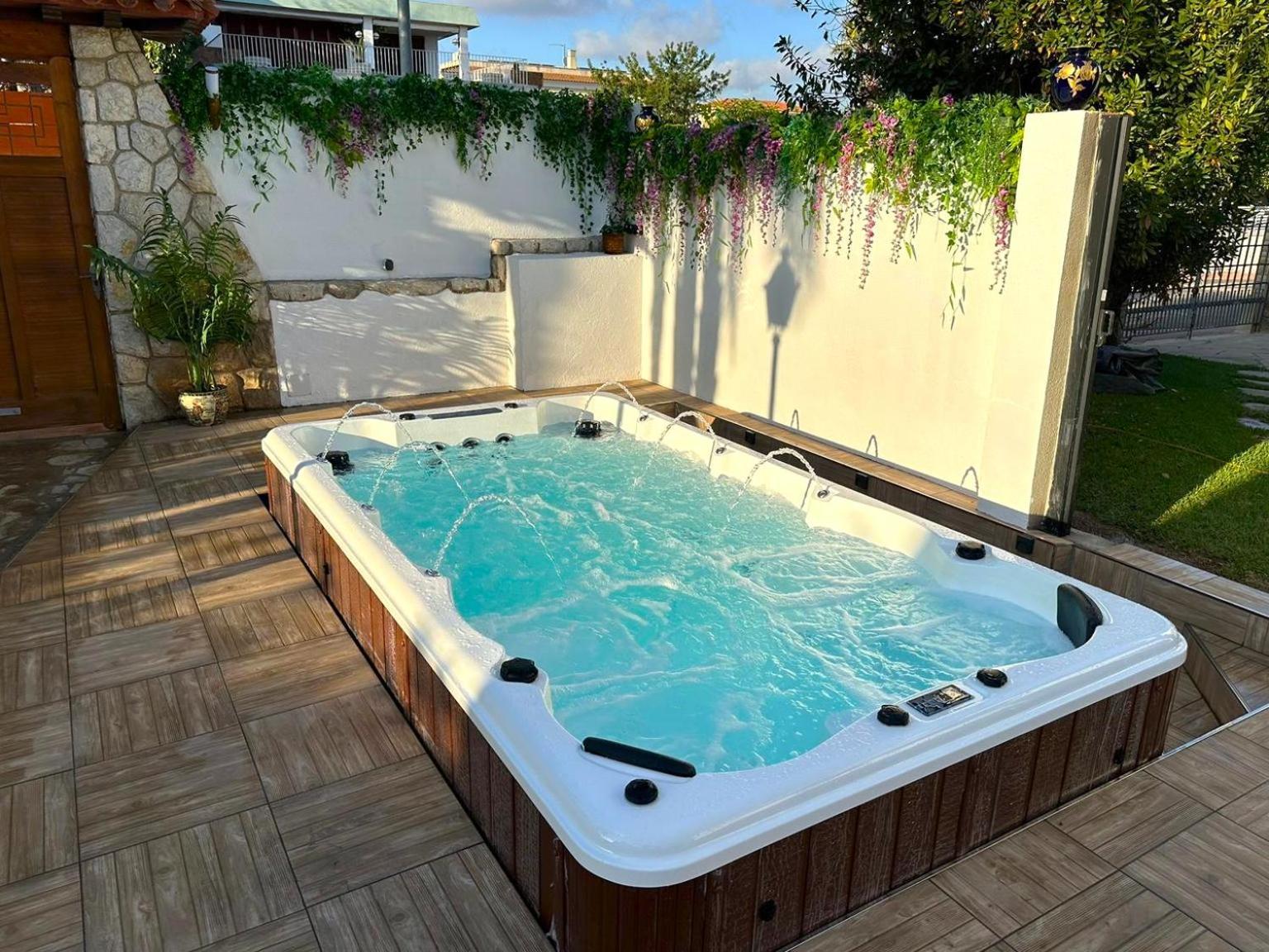 Villa Sitges El Ranch Amaizing Outdoor Areas Beaches At 5 Minutes Walk Sitges At 15 Min Drive Ac Pool Jacuzzi & Garden Xxl 카라펠 외부 사진
